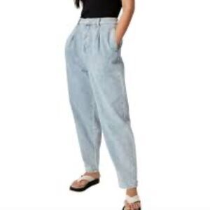 BDG urban outfitters paper bag jean Women's Light Blue Jeans size 25 light wash